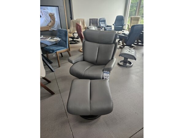 Stressless Magic Large Classic Base Recliner& Ottoman Clearance CLEARANCE