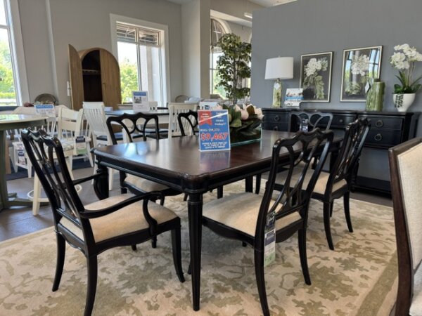 Hooker 8 Piece Dining Table & Chairs